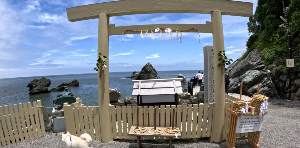 夫婦岩の鳥居（パノラマ）